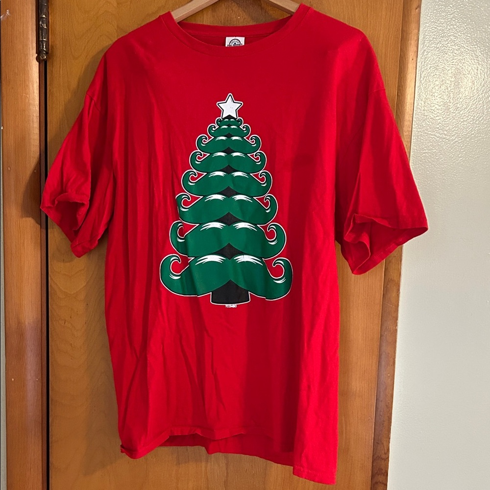 Festive Red Christmas Tree mens XL T Shirt